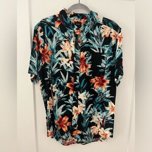 RVCA men’s L tropical pattern button down surf shirt super nice like new 🤙🏼